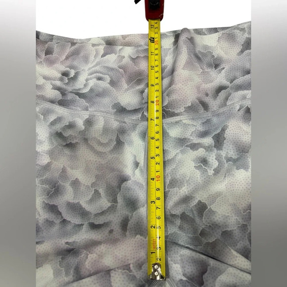 Athleta Hi Rise Salutation Stash Tight Floral Motif Sz XL Gray/White Compression - Picture 9 of 12